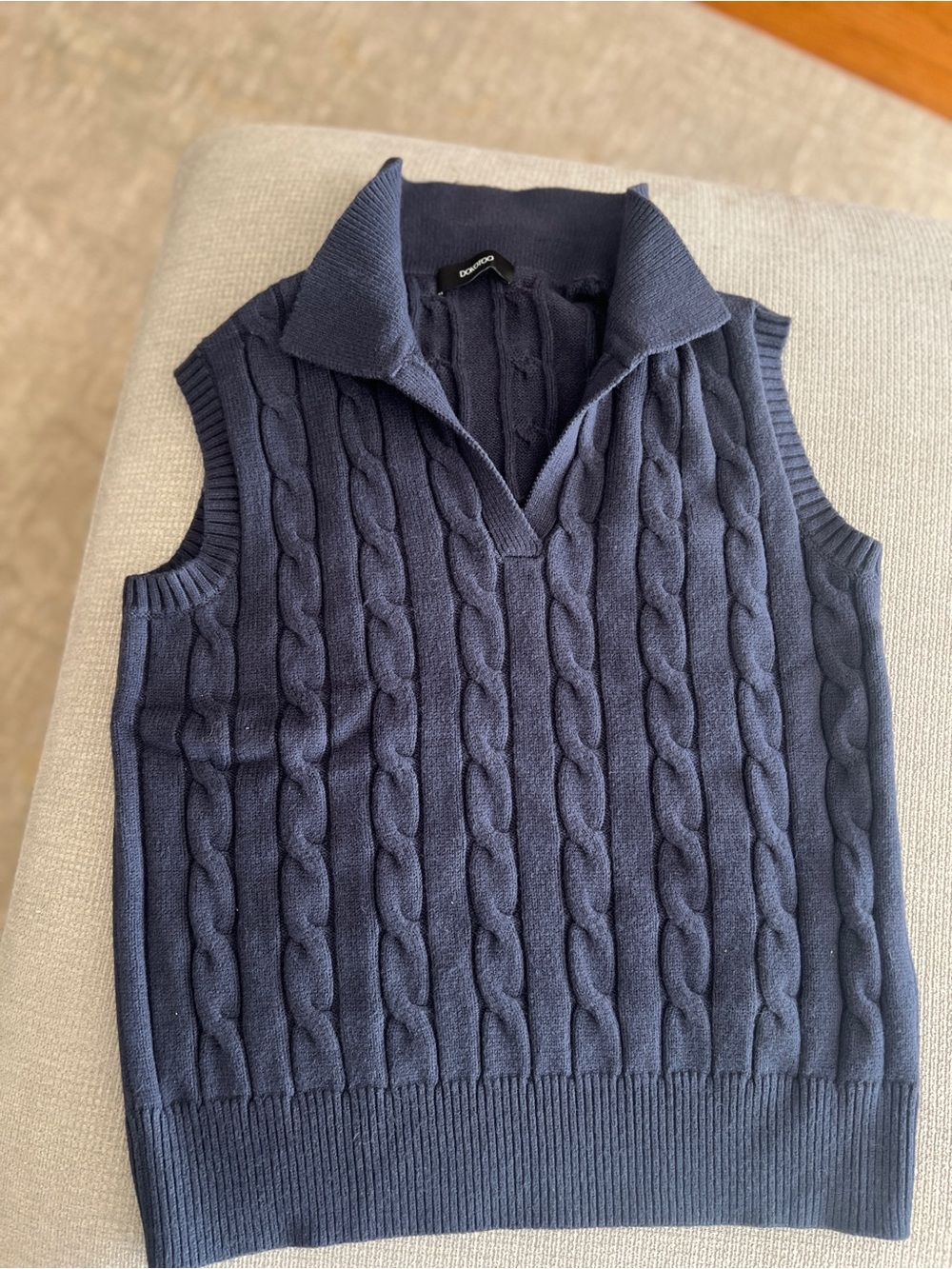 Cable-Knit V-Neck Sleeveless Sweater - Navy